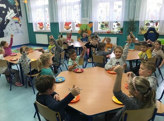 Grupa 0 A robi sałatkę jarzynową