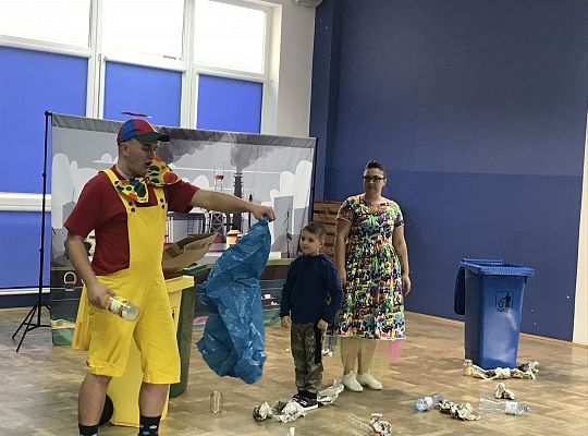 Pan Bzdura i Pani Makulatura, przedstawienie teatralne