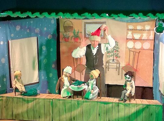 Wyjazd do Gniewina na spektakl teatru kukiełkowego: "Opowieść Wigilijna"