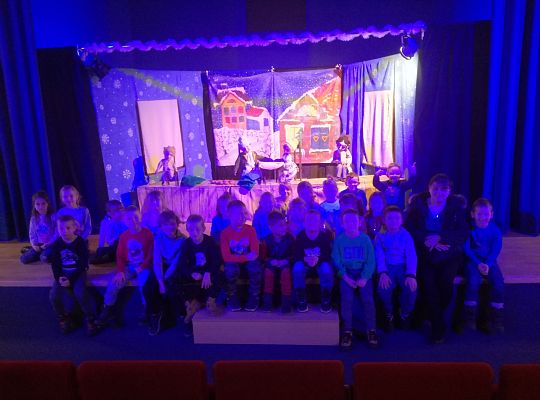 Wyjazd do Gniewina na spektakl teatru kukiełkowego: "Opowieść Wigilijna"