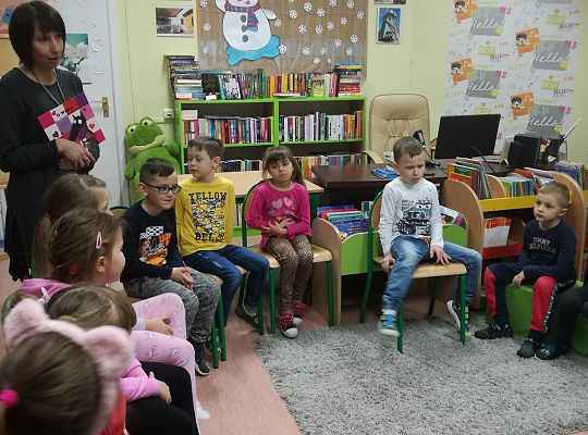 Zajecia w bibliotece dotyczace znajomosci bajek