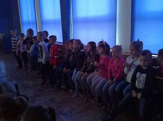 Udział w przedstawieniu teatralnym "Powrót do krainy baśni"