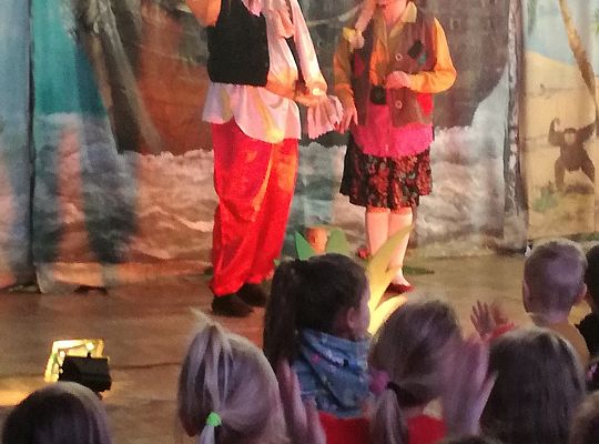 Udział w przedstawieniu teatralnym "Powrót do krainy baśni"