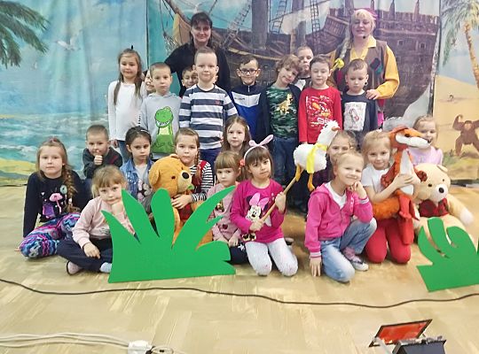 Udział w przedstawieniu teatralnym "Powrót do krainy baśni"