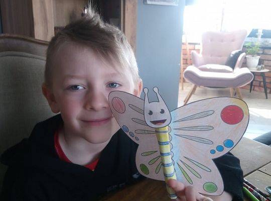 MALI ARTYŚCI: motylki i zajączki / praca zdalna