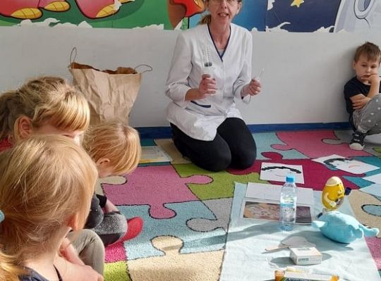 TWORZYMY DROGĘ DO ZDROWIA - SPOTKANIE Z PANIĄ PIELĘGNIARKĄ