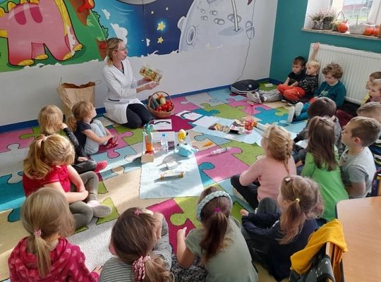 TWORZYMY DROGĘ DO ZDROWIA - SPOTKANIE Z PANIĄ PIELĘGNIARKĄ