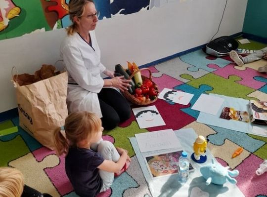 TWORZYMY DROGĘ DO ZDROWIA - SPOTKANIE Z PANIĄ PIELĘGNIARKĄ