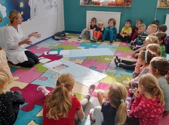 TWORZYMY DROGĘ DO ZDROWIA - SPOTKANIE Z PANIĄ PIELĘGNIARKĄ