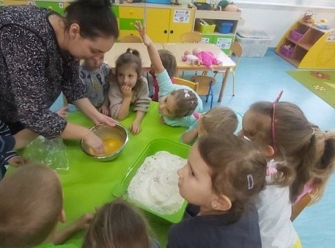 Pieczemy pierniczki w grupie 0 E