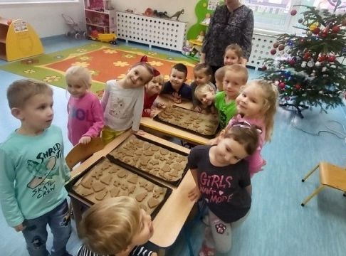 Pieczemy pierniczki w grupie 0 E