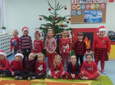 Grupa 0 E podczas zajęć i mikołajkowo