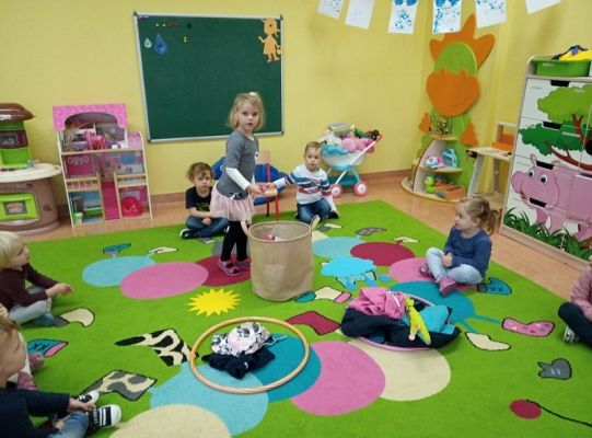 Ubieramy się na jesienny spacer... zajęcia w grupie 0 F