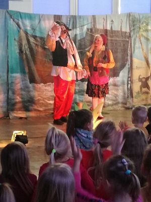 Udział w przedstawieniu teatralnym "Powrót do krainy baśni"