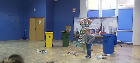 Spektakl profilaktyczny pt. "Pan Bzdura i Pani Makulatura"